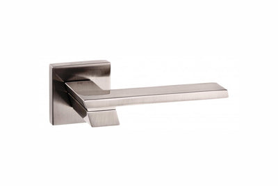 Senza Pari Giovanni Lever Door Handle on Flush Square Rose